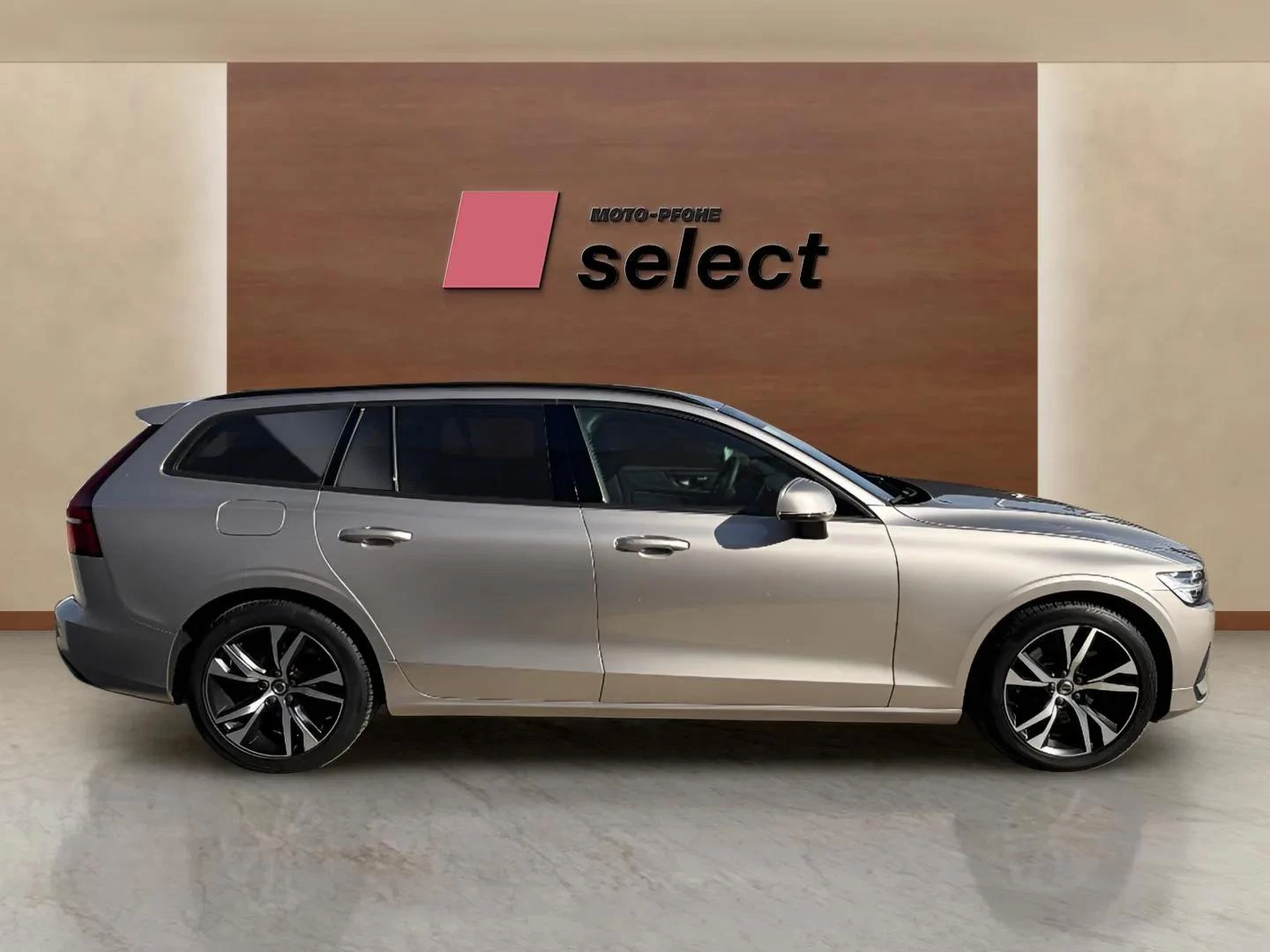 Volvo V60 2.0 B4, снимка 4 - Автомобили и джипове - 56639681
