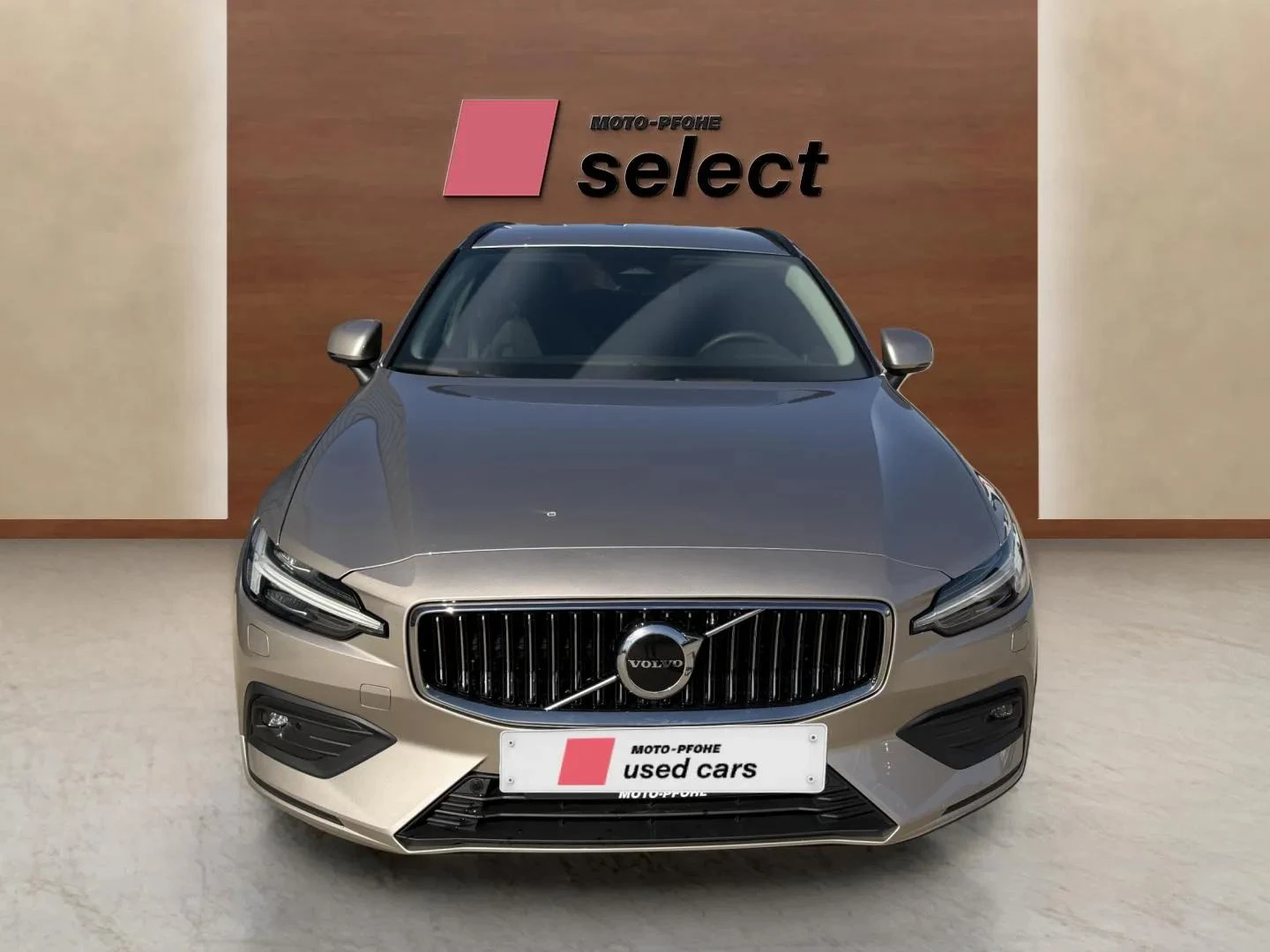 Volvo V60 2.0 B4, снимка 2 - Автомобили и джипове - 56639681