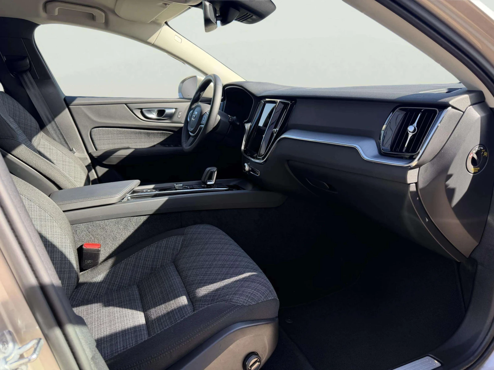 Volvo V60 2.0 B4, снимка 10 - Автомобили и джипове - 56639681