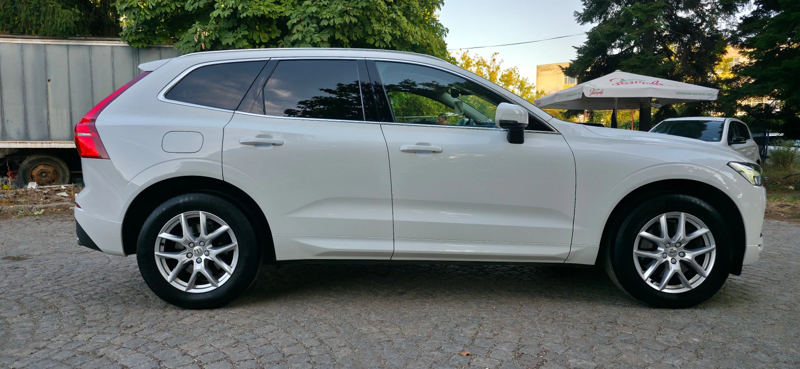 Volvo XC60 2.0d* D5* AWD* AVTOMAT* KEYLESS* LINE ASSIST* SWIS - изображение 4