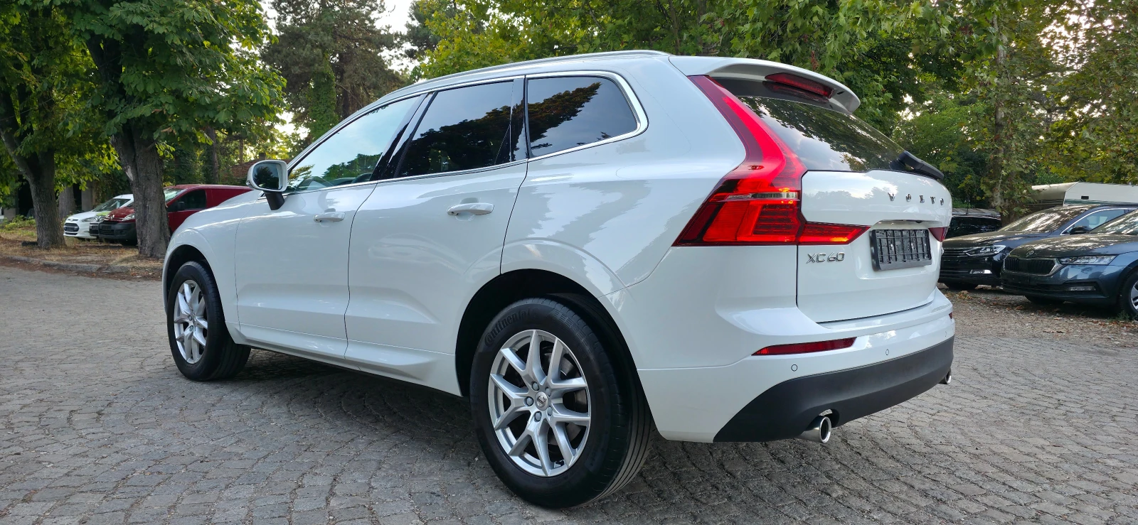 Volvo XC60 2.0d* D5* AWD* AVTOMAT* KEYLESS* LINE ASSIST* SWIS - изображение 7