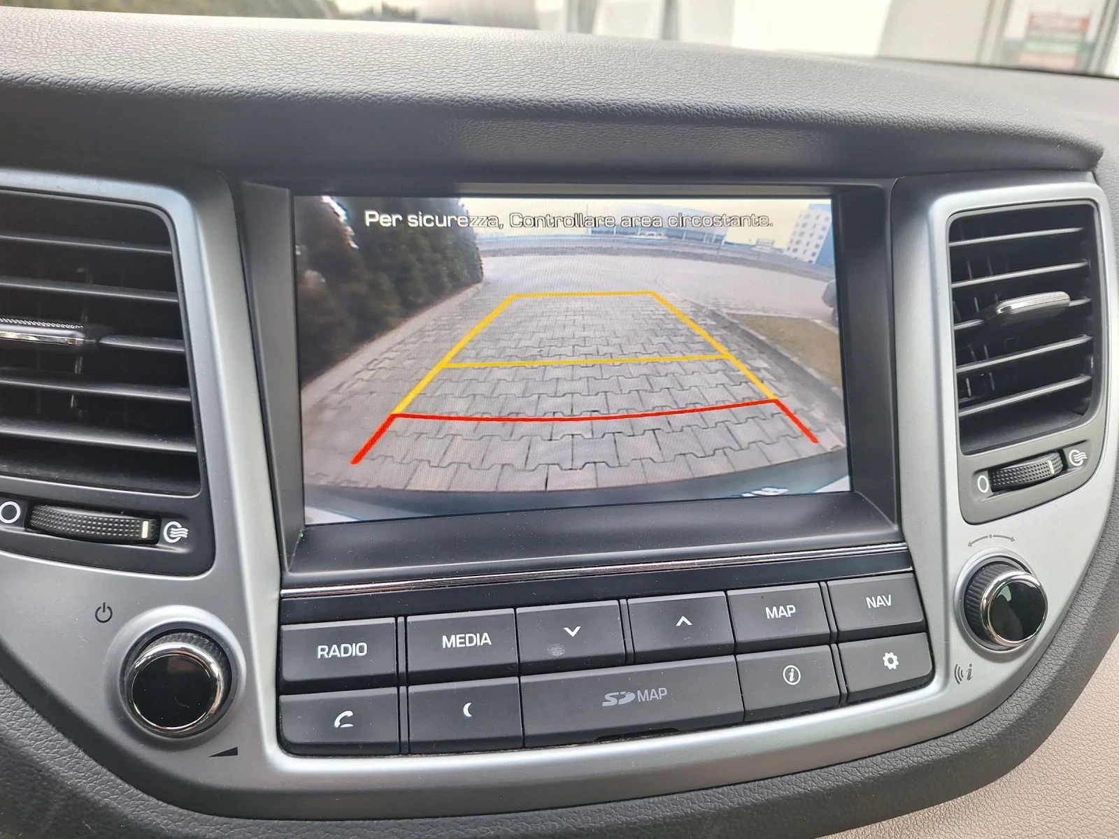 Hyundai Tucson Dizel 20 4x4 панорама автомат, снимка 8 - Автомобили и джипове - 54002683