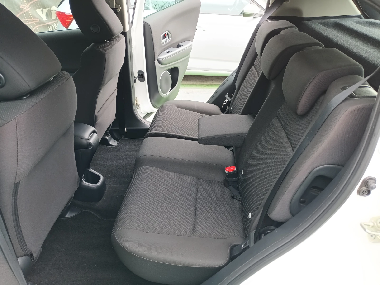 Honda Hr-v 1.6 i-DTEC/NAVI, снимка 10 - Автомобили и джипове - 54038231