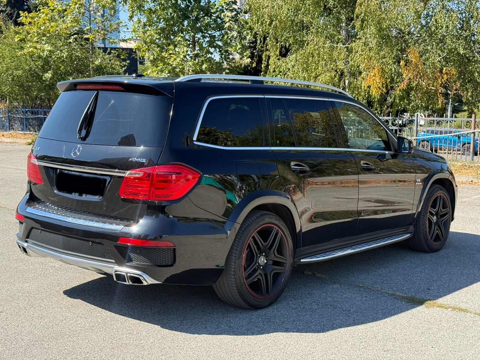 Mercedes-Benz GL 63 AMG 4MATIC Designo, снимка 5 - Автомобили и джипове - 56140071