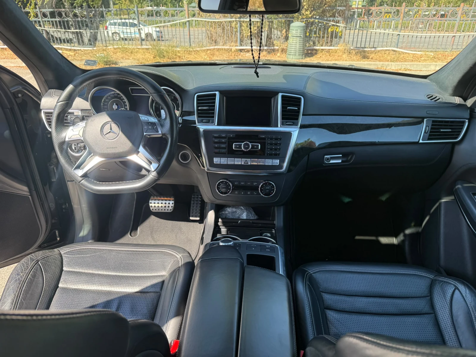 Mercedes-Benz GL 63 AMG 4MATIC Designo, снимка 11 - Автомобили и джипове - 56140071