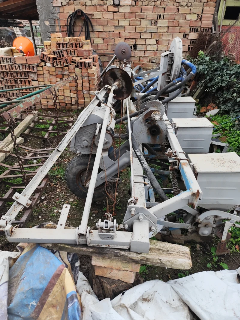 Друг вид Български Земеделска техника , снимка 11 - Селскостопанска техника - 53483210