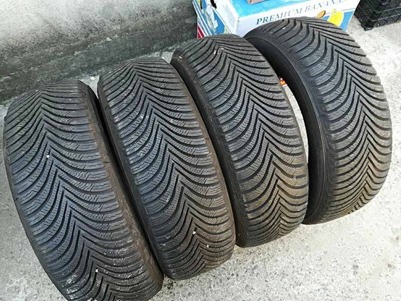 Гуми Зимни 205/60R16, снимка 2 - Гуми и джанти - 22851930