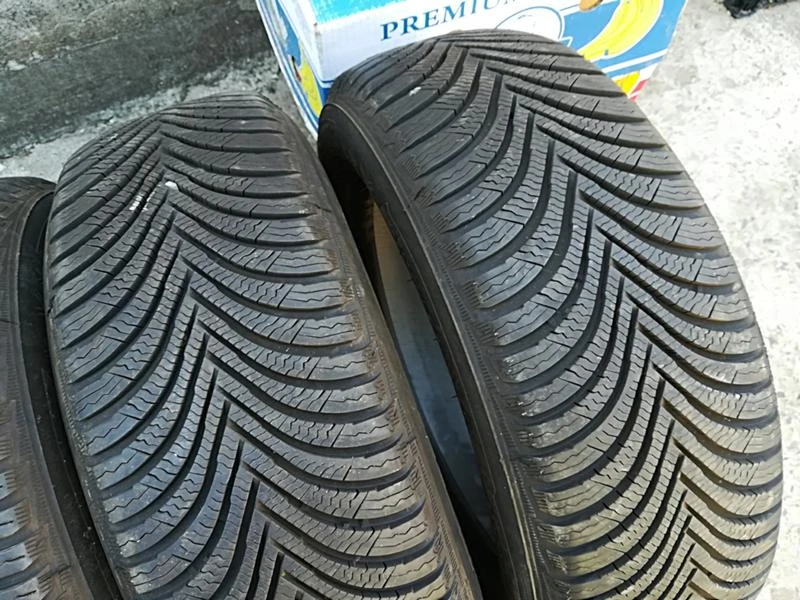 Гуми Зимни 205/60R16, снимка 3 - Гуми и джанти - 22851930