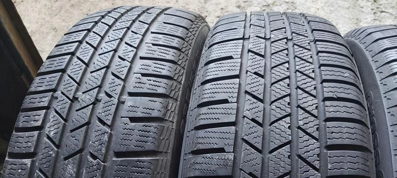 Гуми Зимни 235/55R19, снимка 2 - Гуми и джанти - 35130084