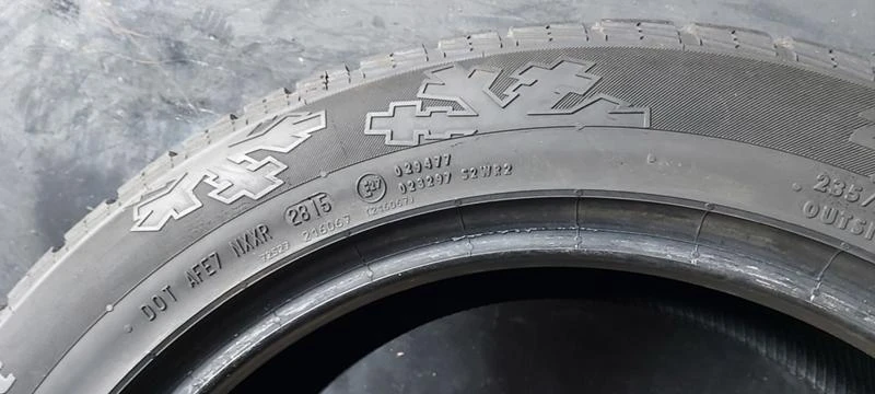 Гуми Зимни 235/55R19, снимка 7 - Гуми и джанти - 35130084