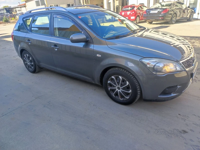 Kia Ceed 1.4, снимка 3 - Автомобили и джипове - 47633771