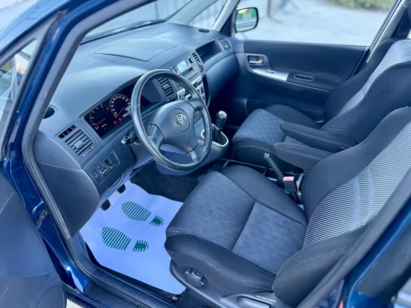 Toyota Corolla verso 2.0 D-4D, снимка 7 - Автомобили и джипове - 52654739