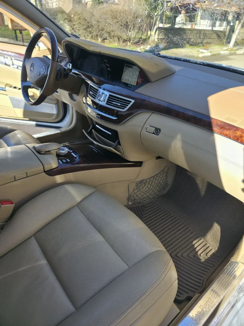 Mercedes-Benz S 550 5.5 AMG / bang & olufsen / 3xTV / Distronic / FULL, снимка 8 - Автомобили и джипове - 52654293
