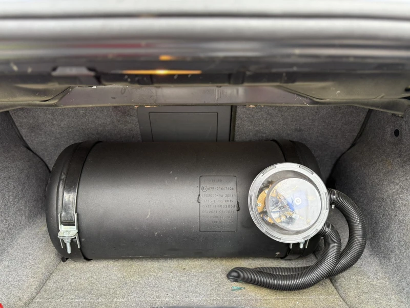 BMW 330, снимка 12 - Автомобили и джипове - 52751912