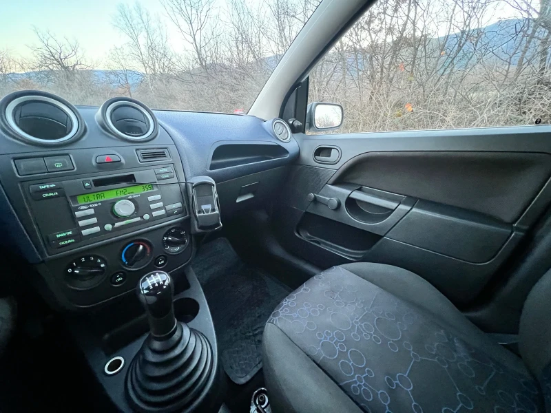 Ford Fiesta, снимка 14 - Автомобили и джипове - 52921372