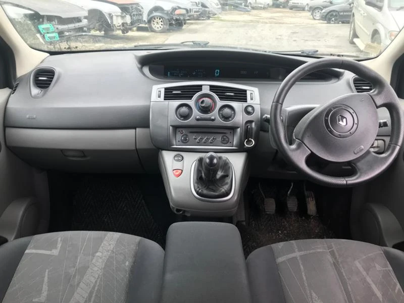 Renault Grand scenic 1.4 i, снимка 6 - Автомобили и джипове - 25525113