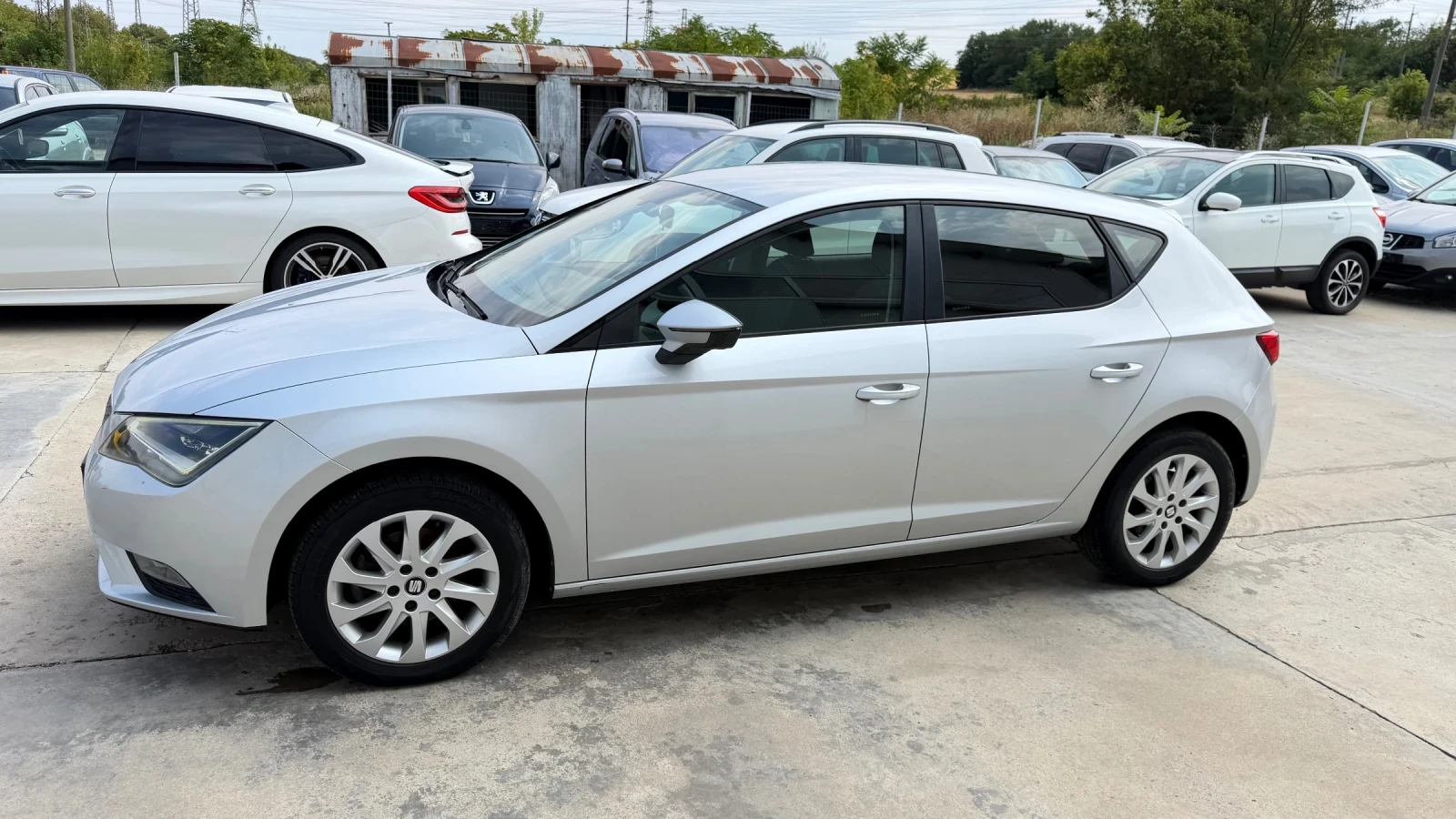Seat Leon 1.6tdi 105k.c * Navi* Full LED* UNIKAT* , снимка 4 - Автомобили и джипове - 45769019