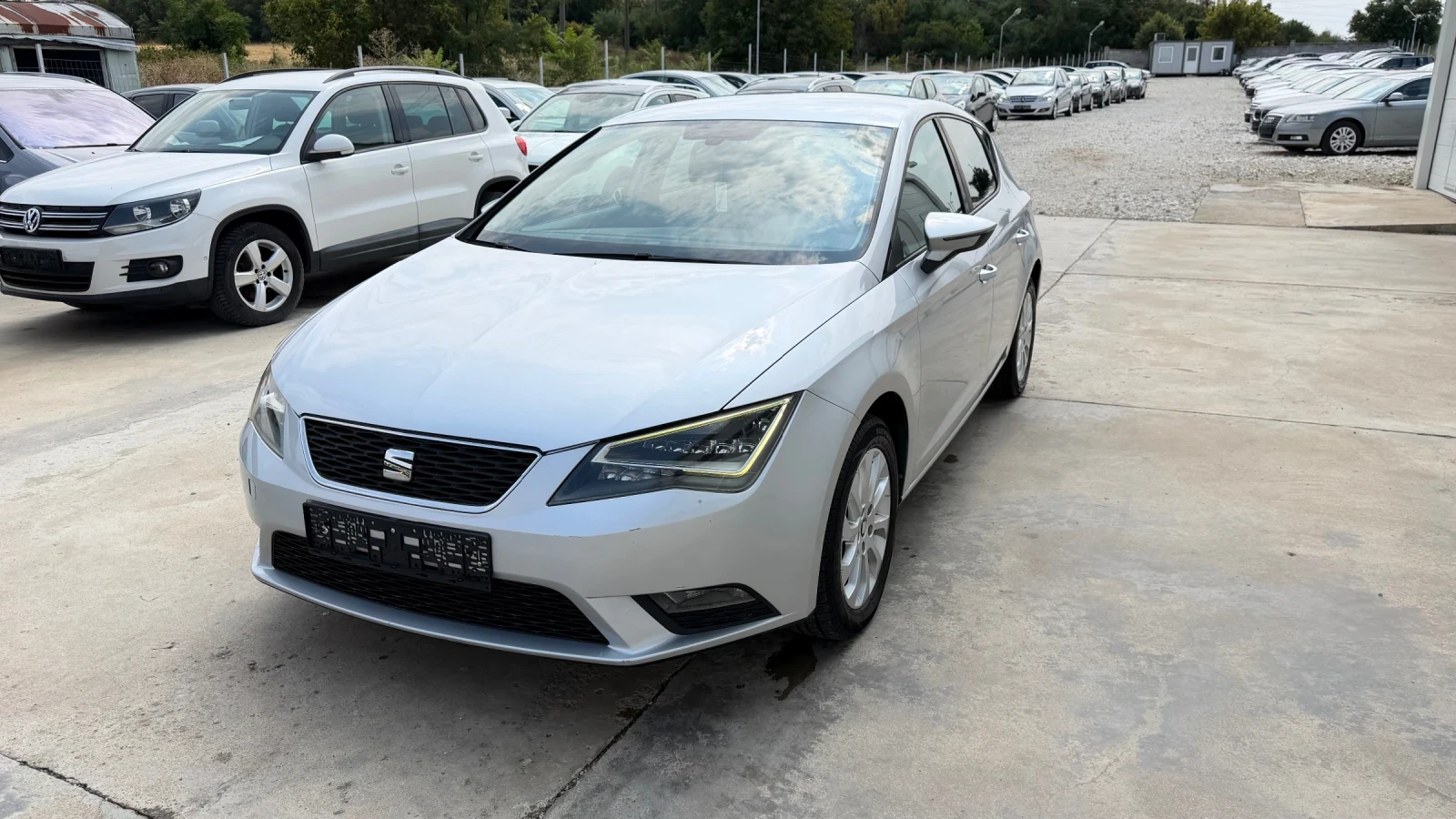 Seat Leon 1.6tdi 105k.c * Navi* Full LED* UNIKAT* , снимка 2 - Автомобили и джипове - 45769019