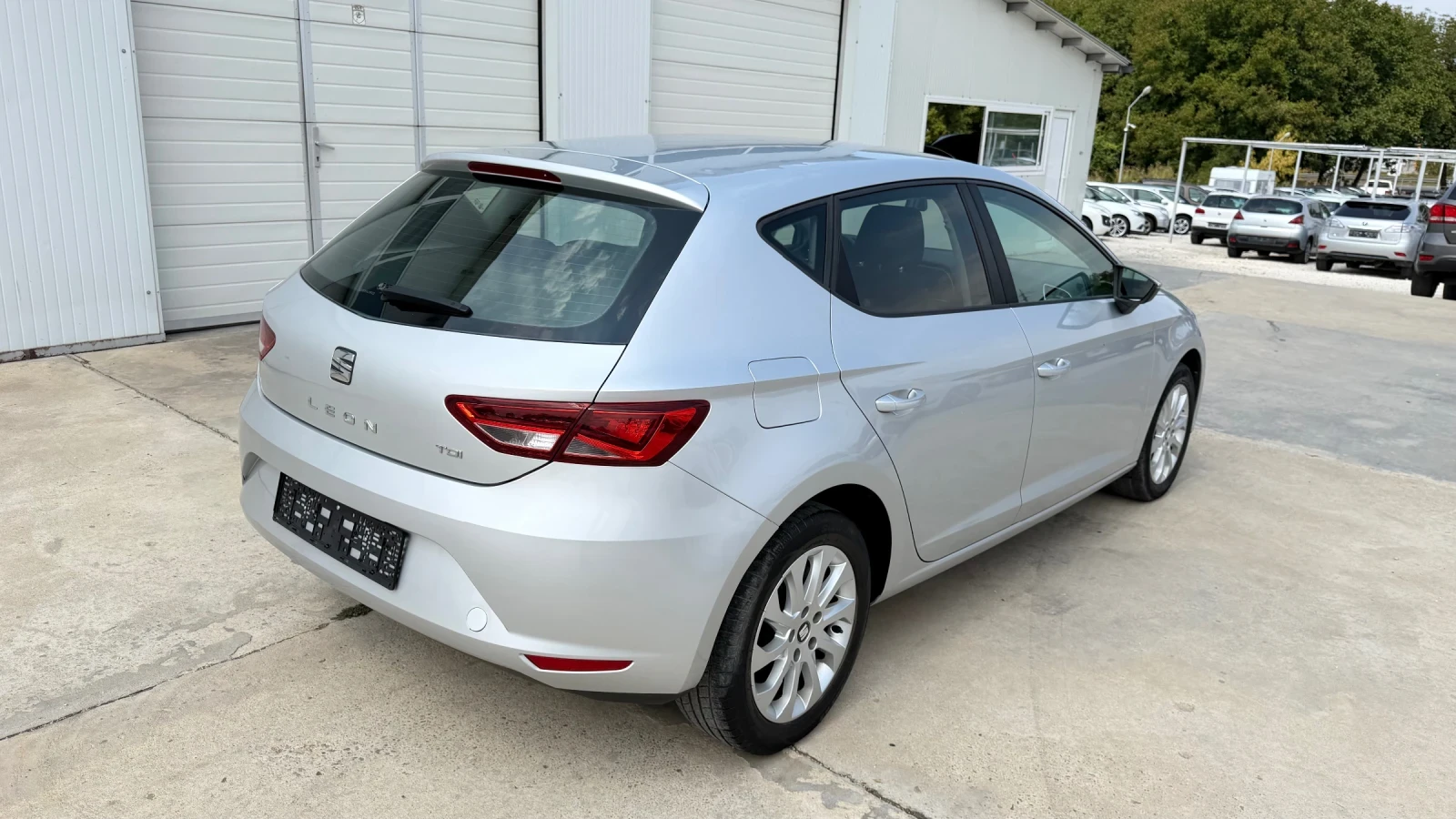 Seat Leon 1.6tdi 105k.c * Navi* Full LED* UNIKAT* , снимка 15 - Автомобили и джипове - 45769019