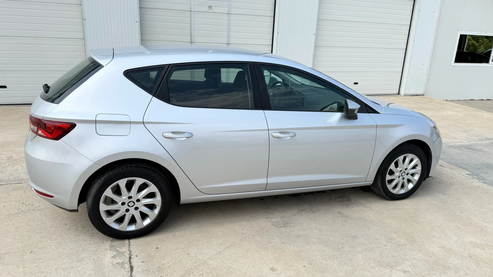 Seat Leon 1.6tdi 105k.c * Navi* Full LED* UNIKAT* , снимка 14 - Автомобили и джипове - 45769019