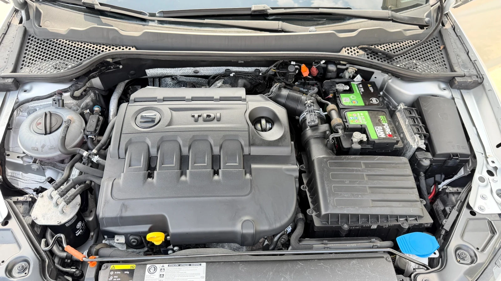 Seat Leon 1.6tdi 105k.c * Navi* Full LED* UNIKAT* , снимка 17 - Автомобили и джипове - 45769019