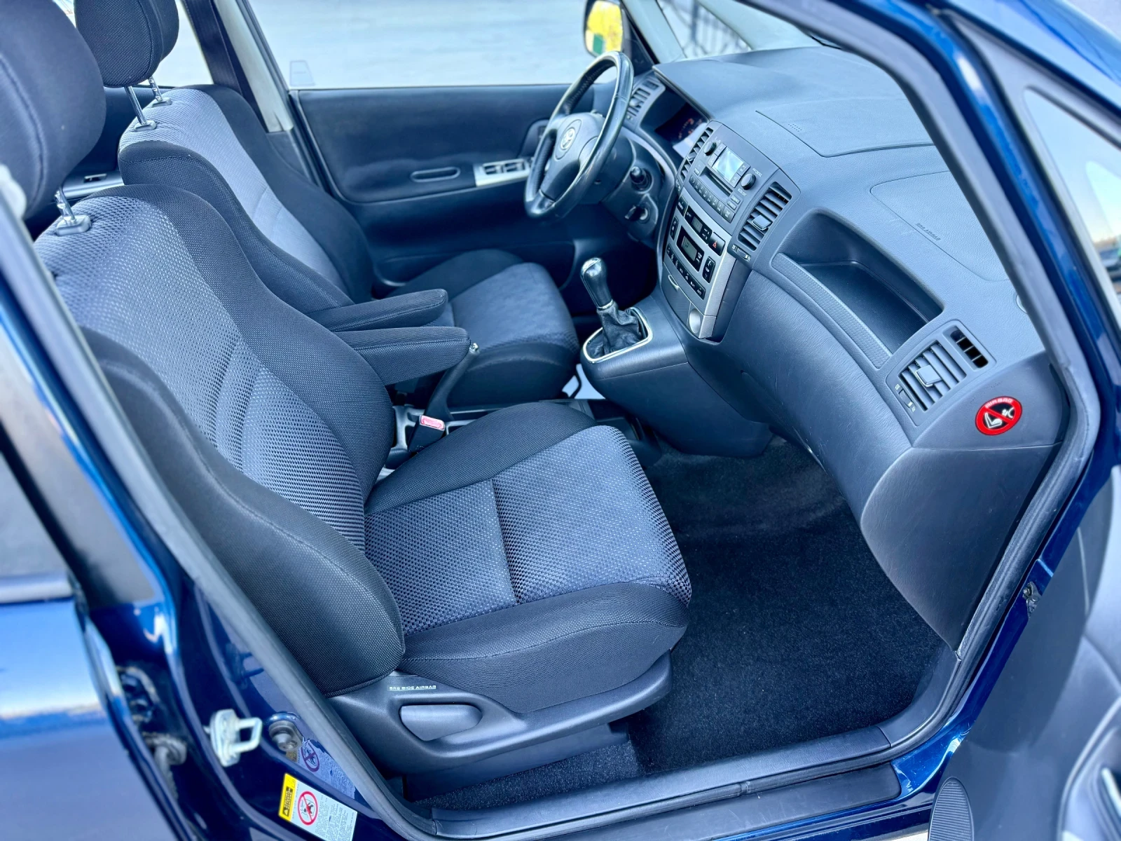 Toyota Corolla verso 2.0 D-4D - изображение 10