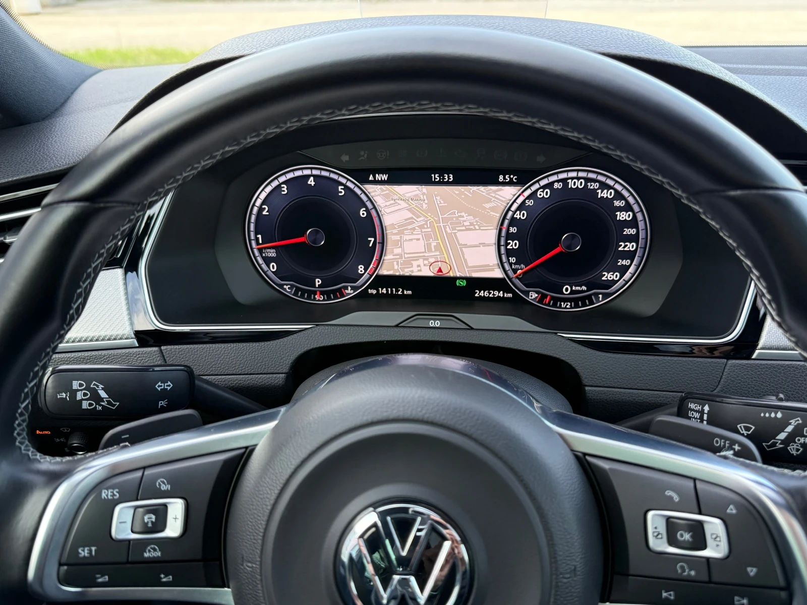 VW Passat 2.0 / TSI / 4 MOTION / R-Line SWISS, снимка 12 - Автомобили и джипове - 54046781