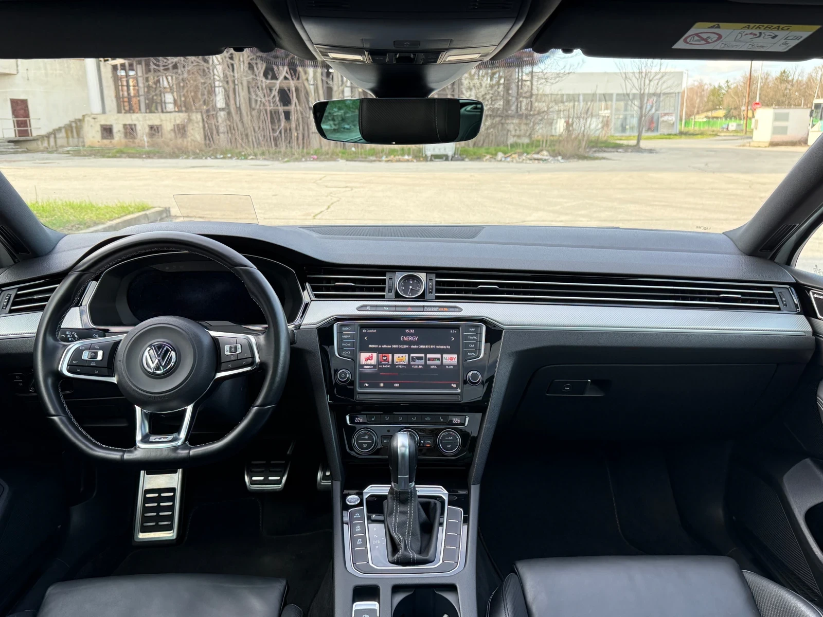 VW Passat 2.0 / TSI / 4 MOTION / R-Line SWISS, снимка 8 - Автомобили и джипове - 54046781