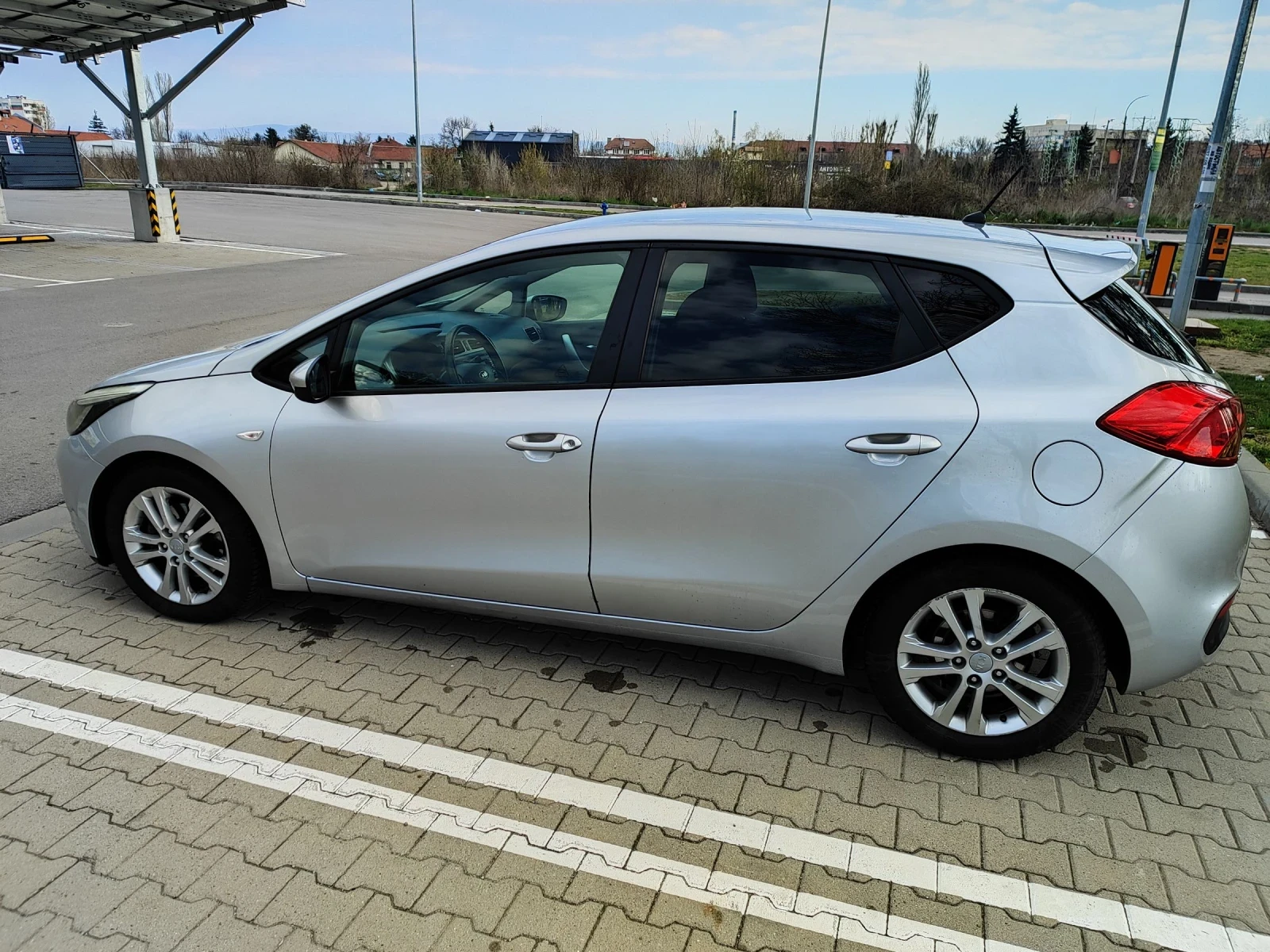 Kia Ceed 1.4 CRDi, снимка 7 - Автомобили и джипове - 54236420