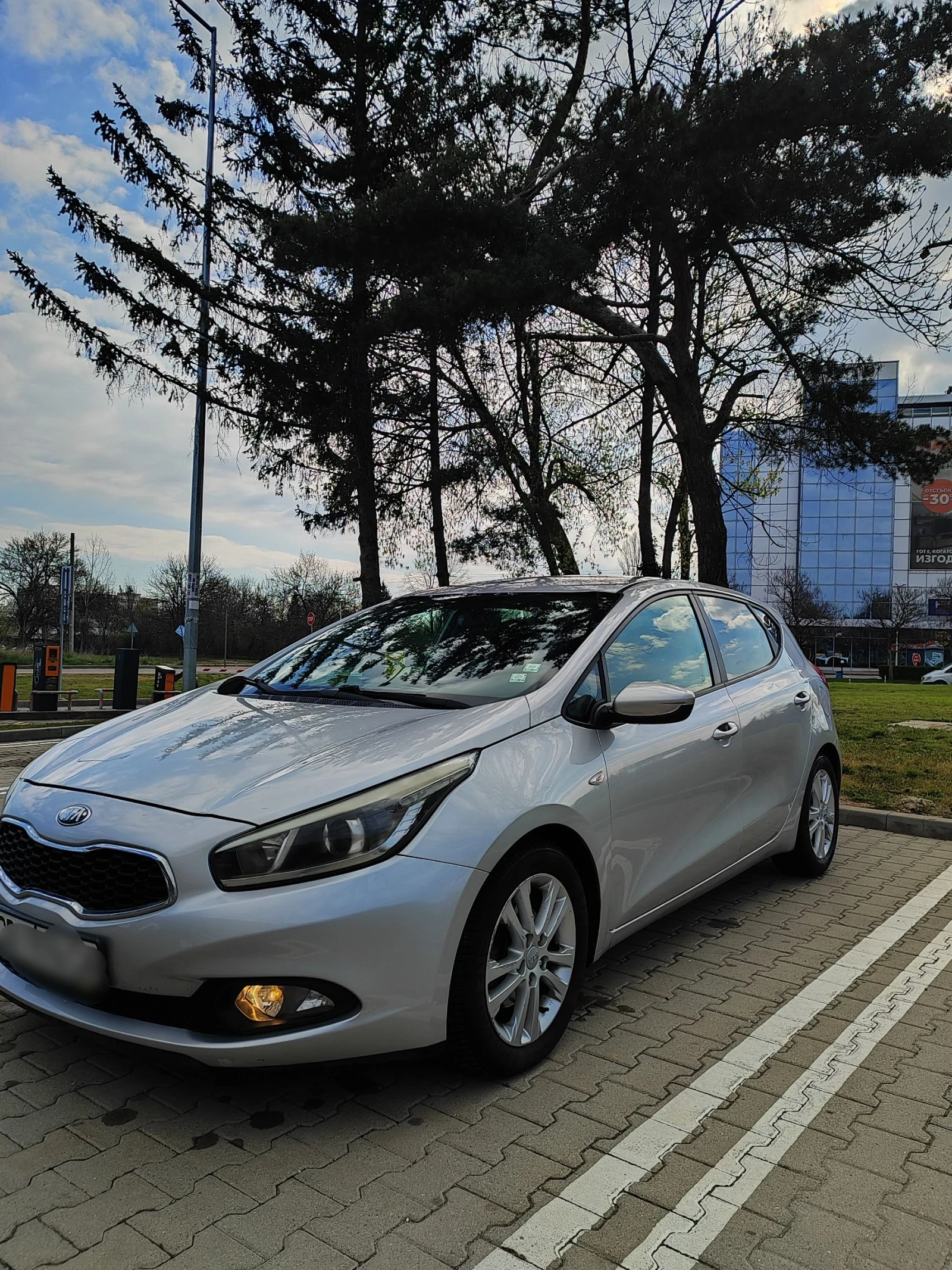Kia Ceed 1.4 CRDi, снимка 4 - Автомобили и джипове - 54236420