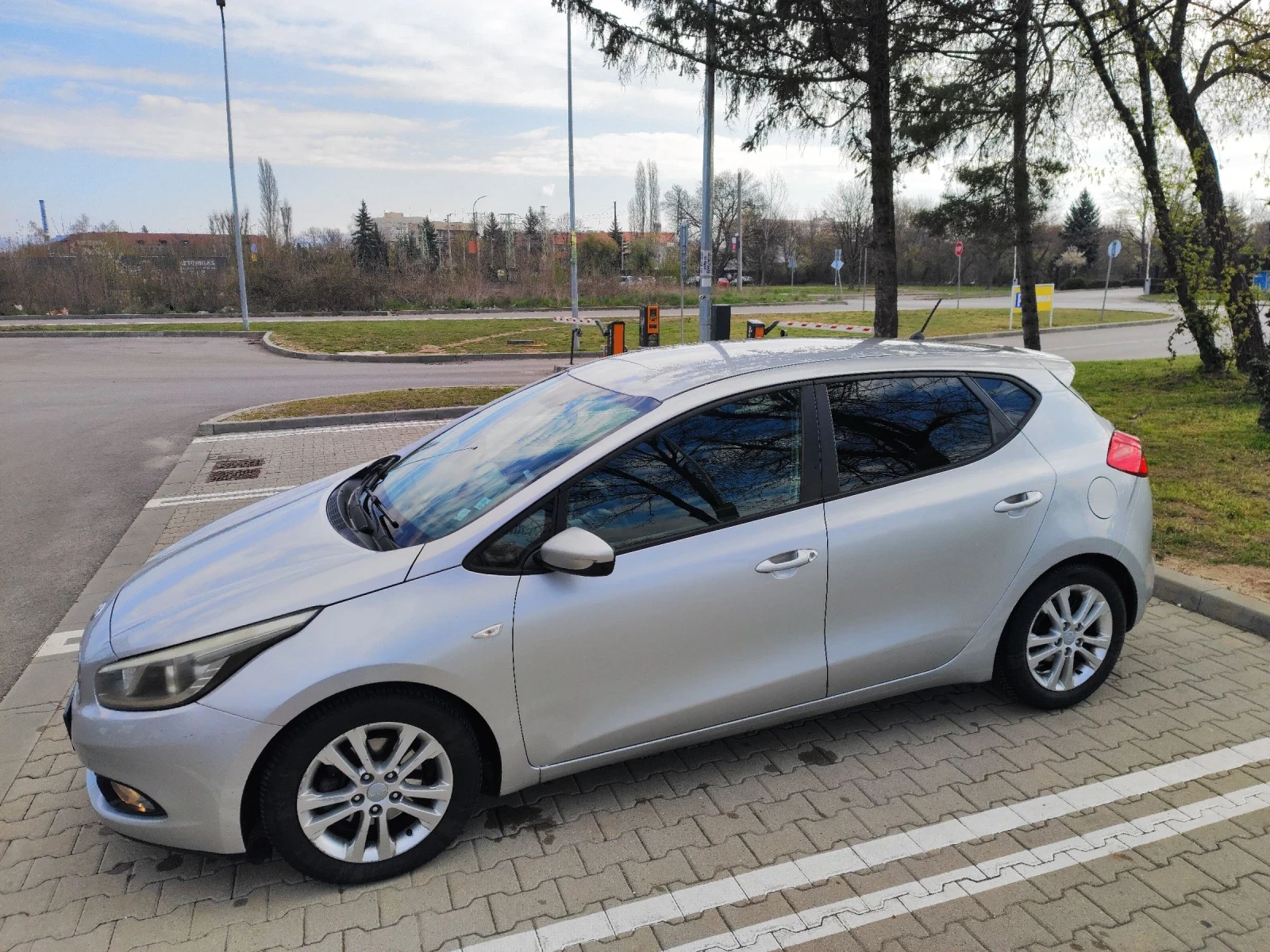 Kia Ceed 1.4 CRDi, снимка 15 - Автомобили и джипове - 54236420