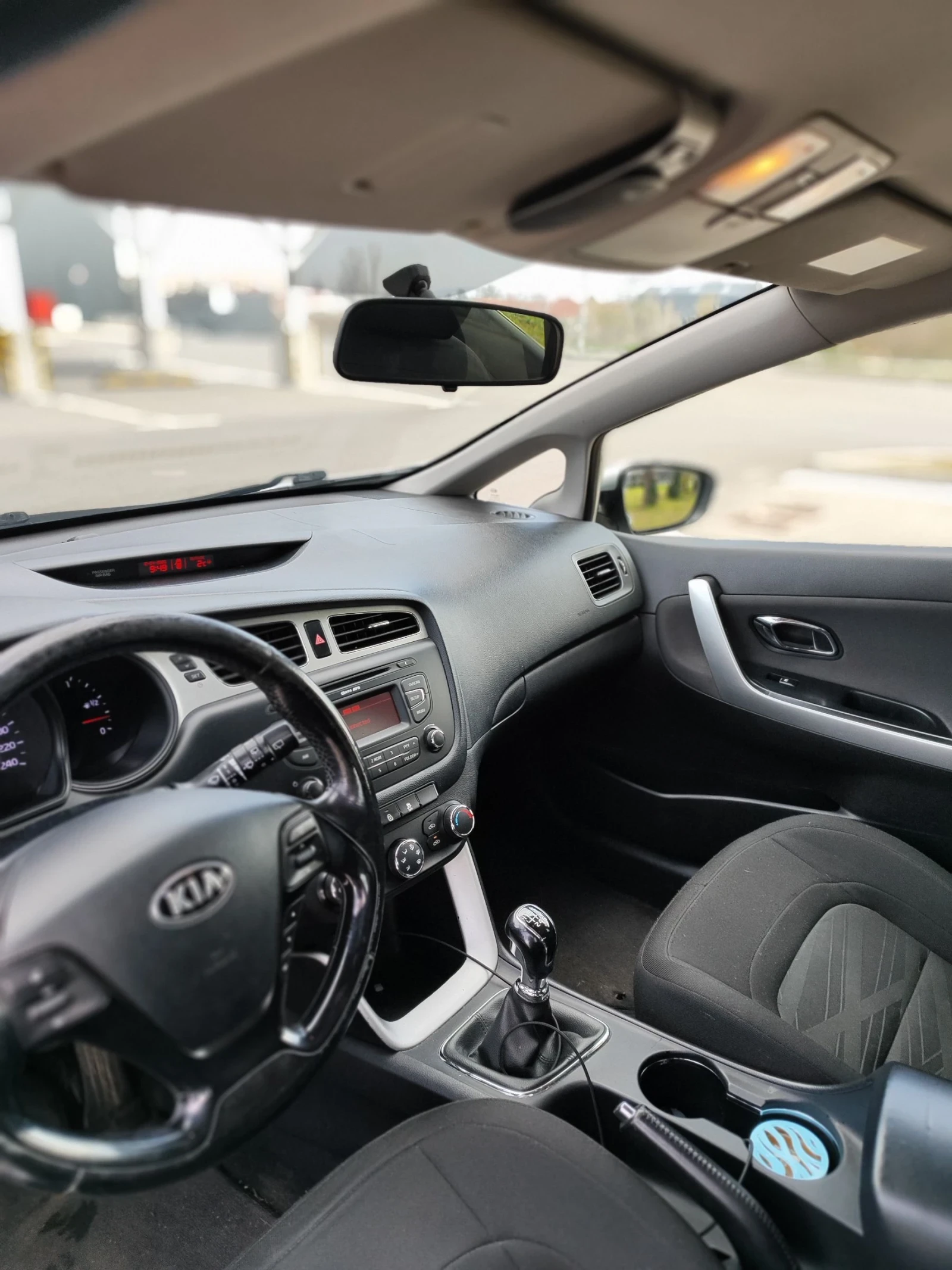Kia Ceed 1.4 CRDi, снимка 8 - Автомобили и джипове - 54236420