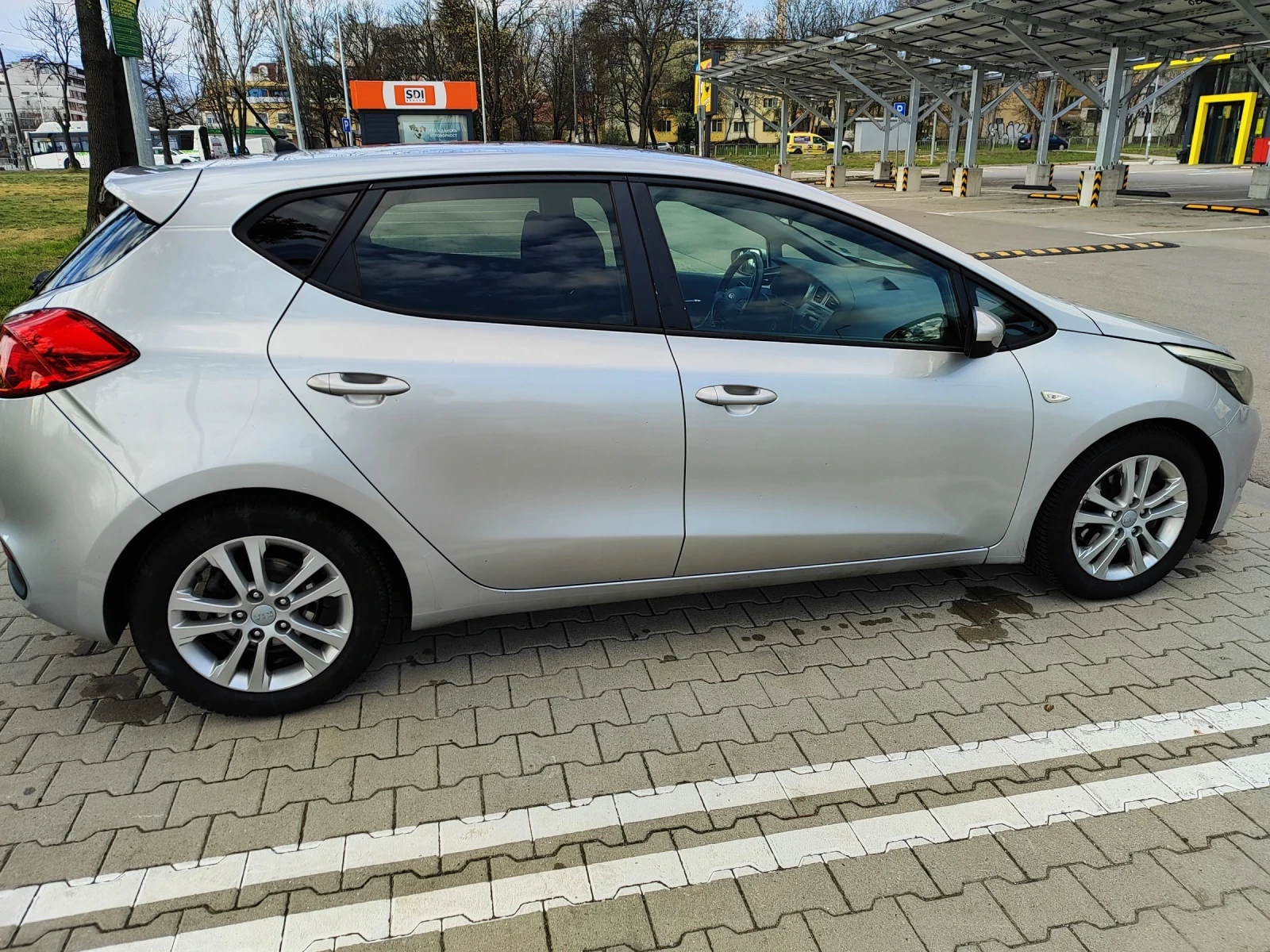 Kia Ceed 1.4 CRDi, снимка 9 - Автомобили и джипове - 54236420