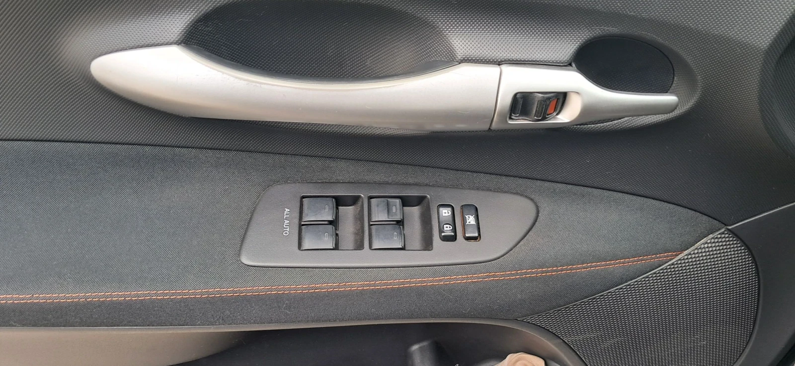 Toyota Auris 1, 8 147 к. с.  Facelift, снимка 13 - Автомобили и джипове - 54608949