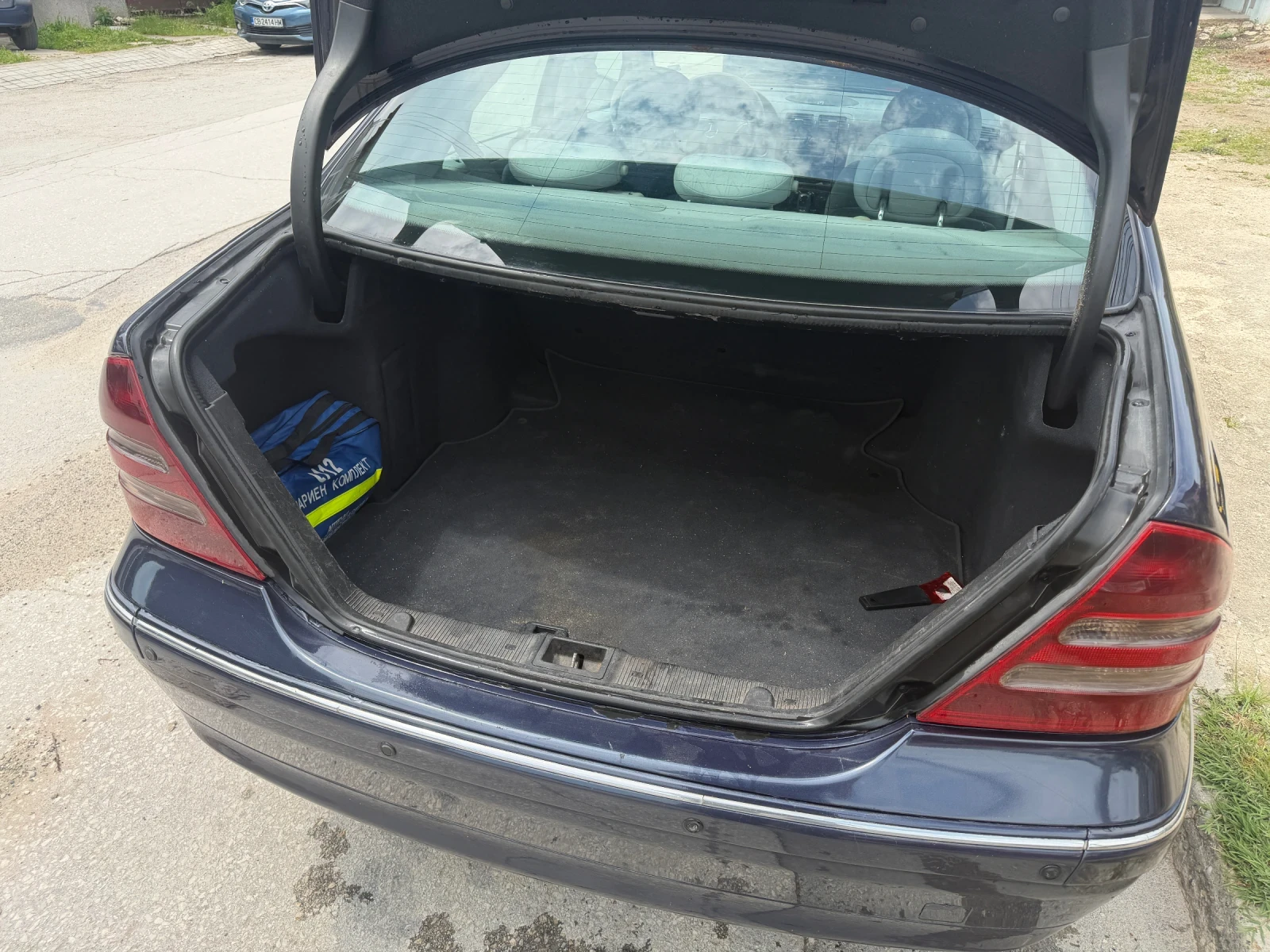 Mercedes-Benz C 220, снимка 8 - Автомобили и джипове - 54659376