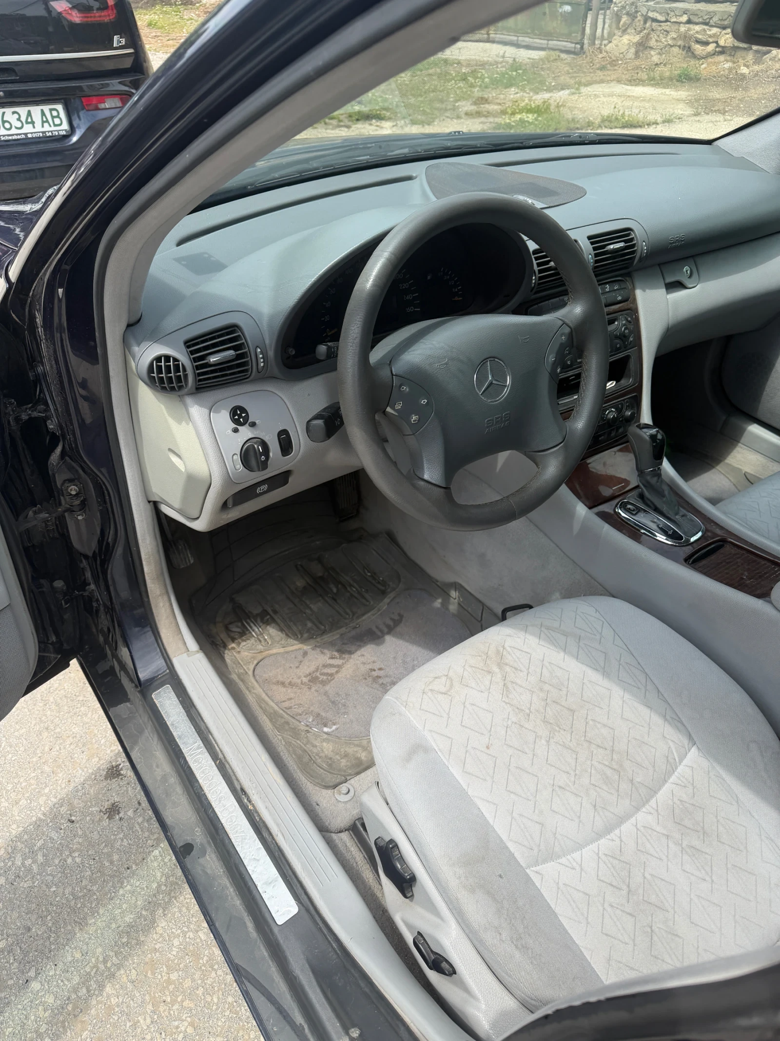 Mercedes-Benz C 220, снимка 12 - Автомобили и джипове - 54659376