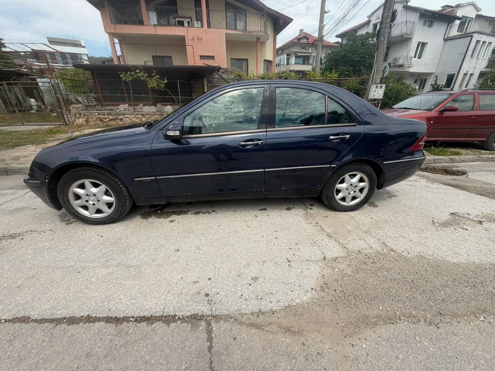 Mercedes-Benz C 220, снимка 2 - Автомобили и джипове - 54659376