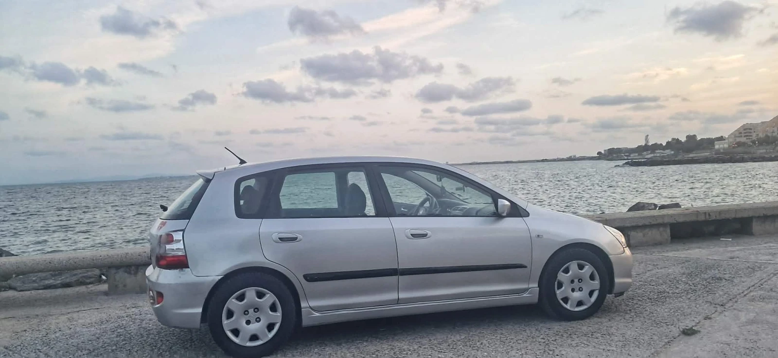 Honda Civic Хечбек 7 генерация , снимка 3 - Автомобили и джипове - 54982710