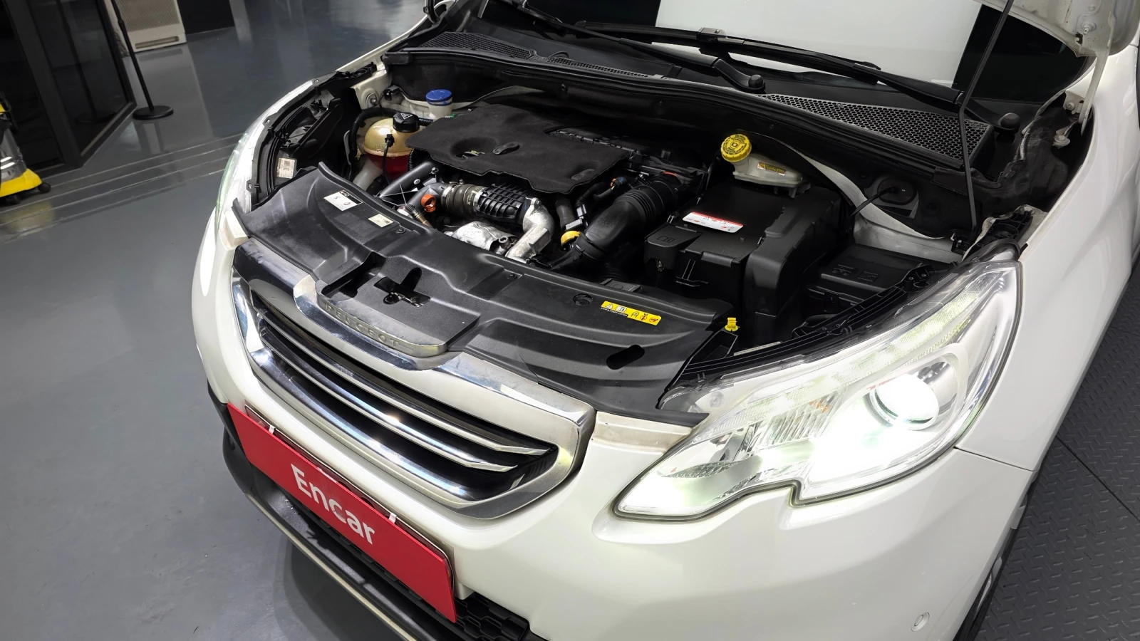 Peugeot 2008 1.6 e-HDi* ЛЮК* КРАЙНА ЦЕНА, снимка 6 - Автомобили и джипове - 55983856