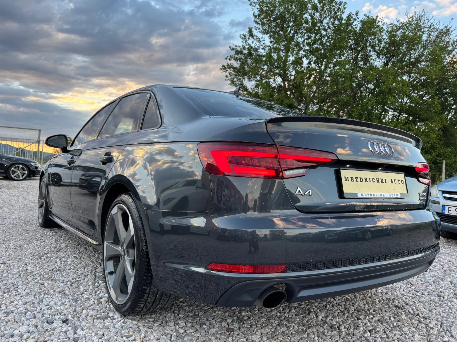 Audi A4 2.0TFSI, снимка 2 - Автомобили и джипове - 56185706