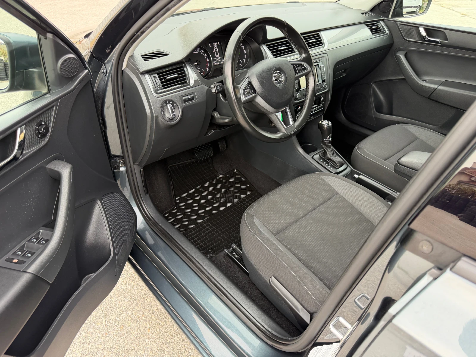 Skoda Rapid 1.6TDI 90к.с. ЕВРО5 АВТОМАТ ГЕРМАНИЯ, снимка 10 - Автомобили и джипове - 56270764