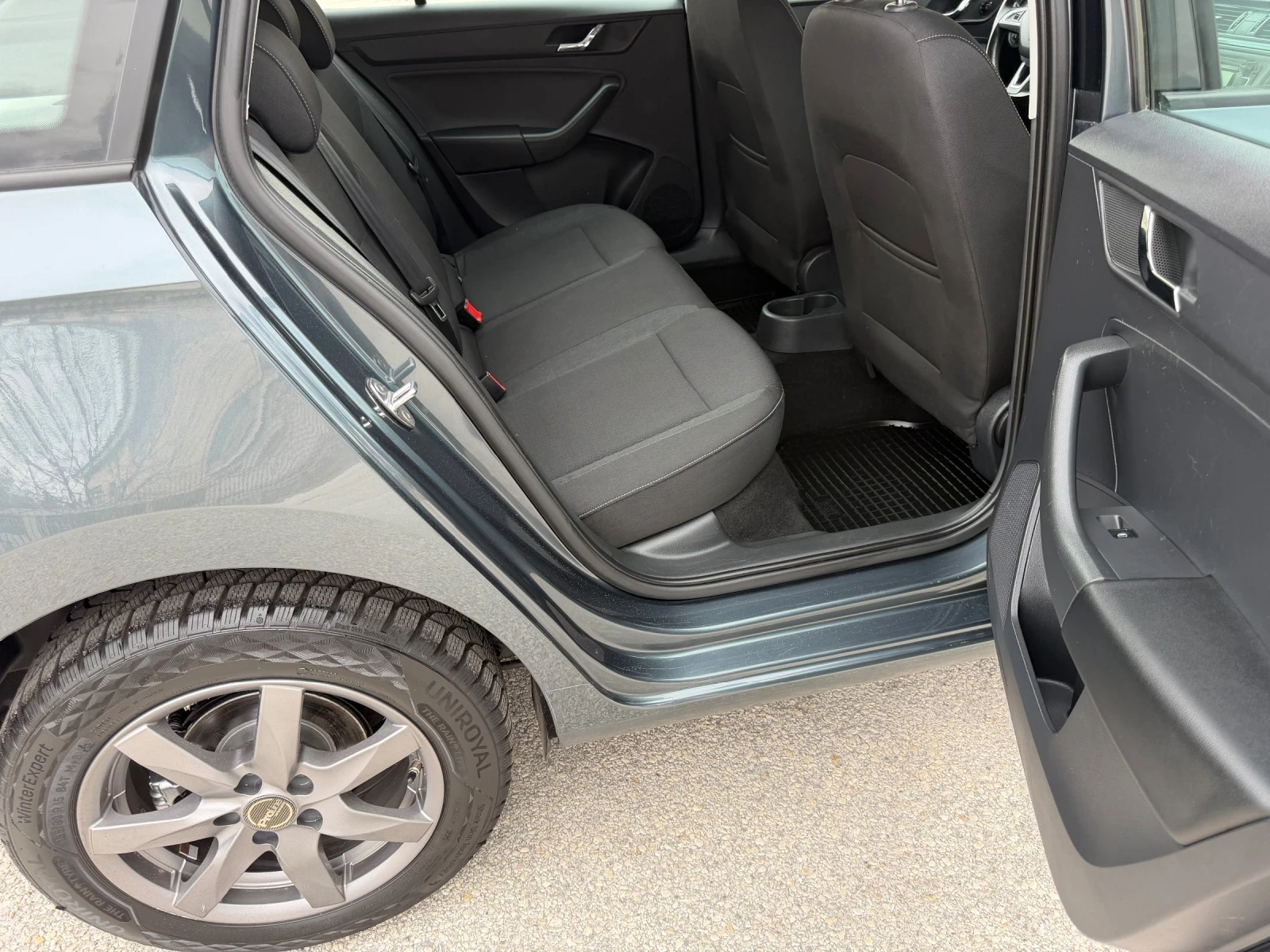 Skoda Rapid 1.6TDI 90к.с. ЕВРО5 АВТОМАТ ГЕРМАНИЯ, снимка 13 - Автомобили и джипове - 56270764