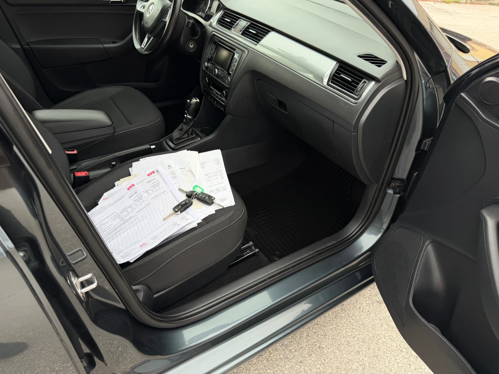 Skoda Rapid 1.6TDI 90к.с. ЕВРО5 АВТОМАТ ГЕРМАНИЯ, снимка 14 - Автомобили и джипове - 56270764