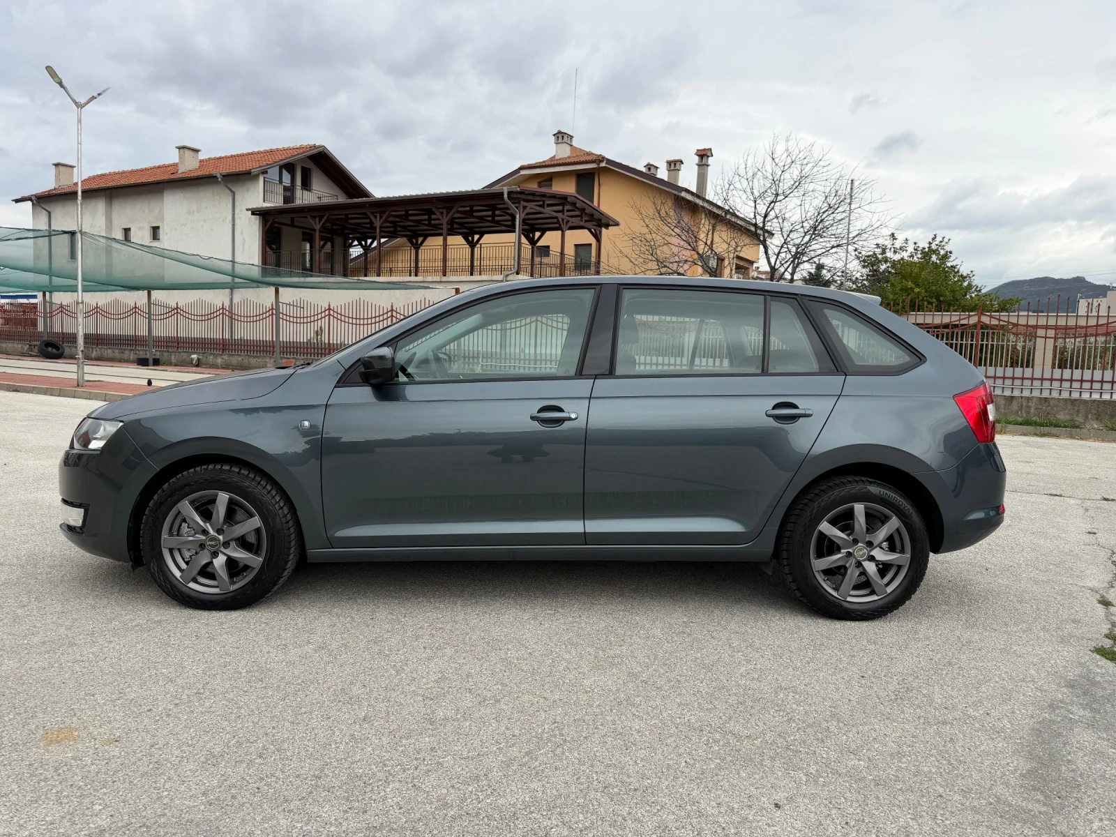 Skoda Rapid 1.6TDI 90к.с. ЕВРО5 АВТОМАТ ГЕРМАНИЯ, снимка 2 - Автомобили и джипове - 56270764