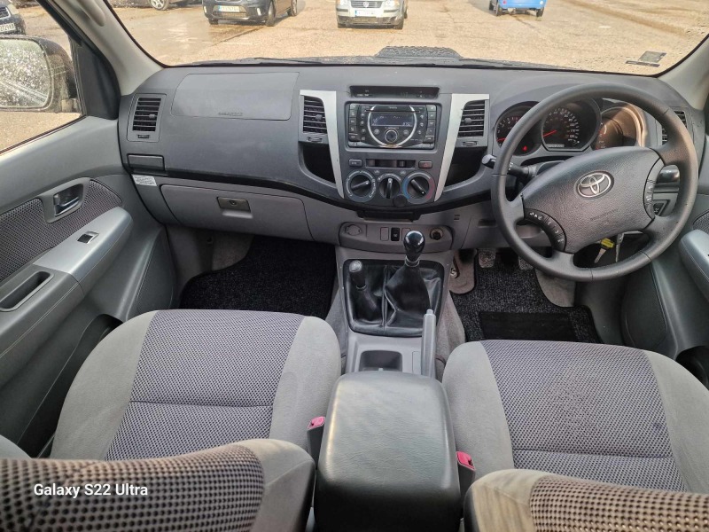 Toyota Hilux 2.5, снимка 4 - Автомобили и джипове - 45754120