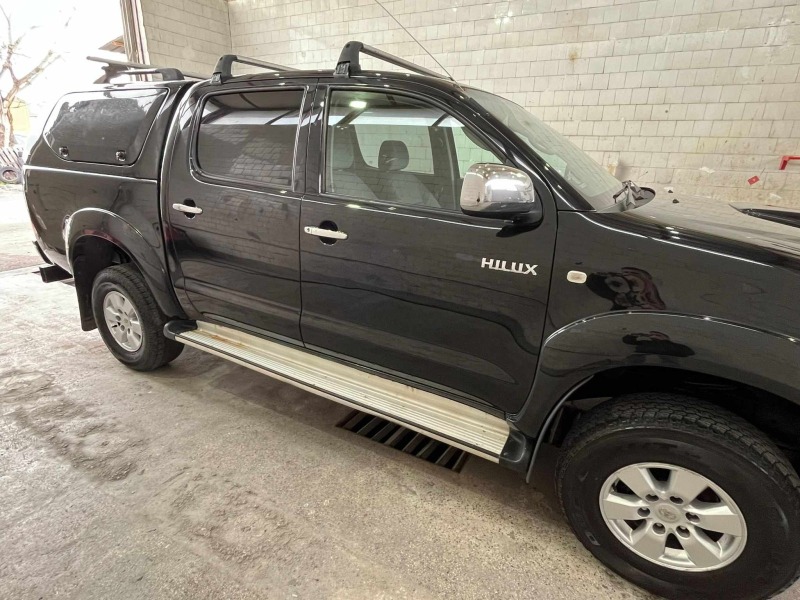 Toyota Hilux 2.5, снимка 12 - Автомобили и джипове - 45754120