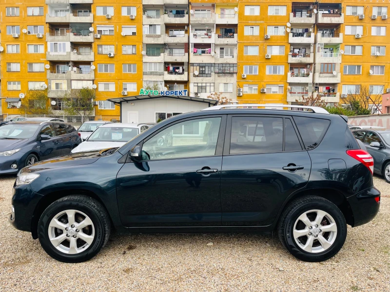 Toyota Rav4 2.2 D4-D КАТО НОВ, снимка 8 - Автомобили и джипове - 48102526