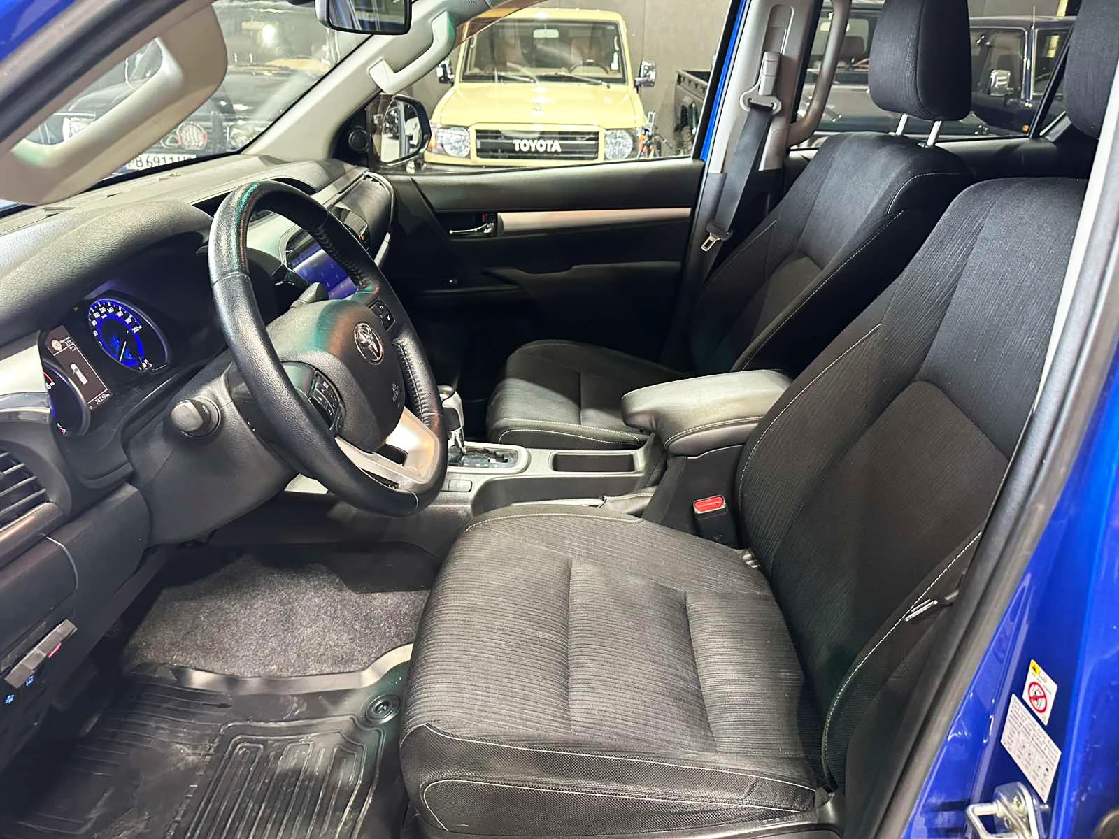 Toyota Hilux REVO - изображение 10
