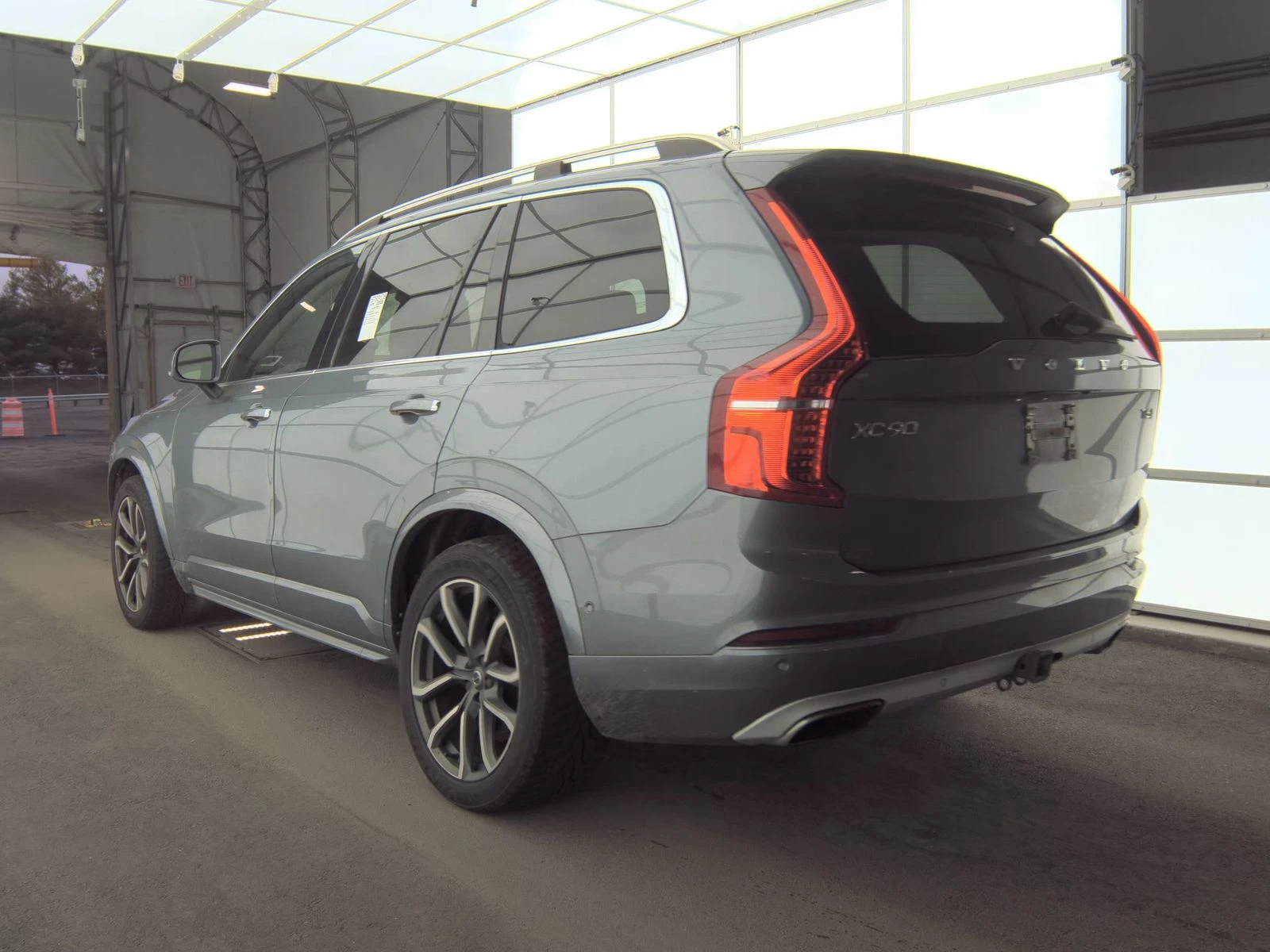 Volvo Xc90 T6* MOMENTUM* ДИГИТАЛНО* ТАБЛО* КАМЕРА* МАСАЖ* ДИС - изображение 4
