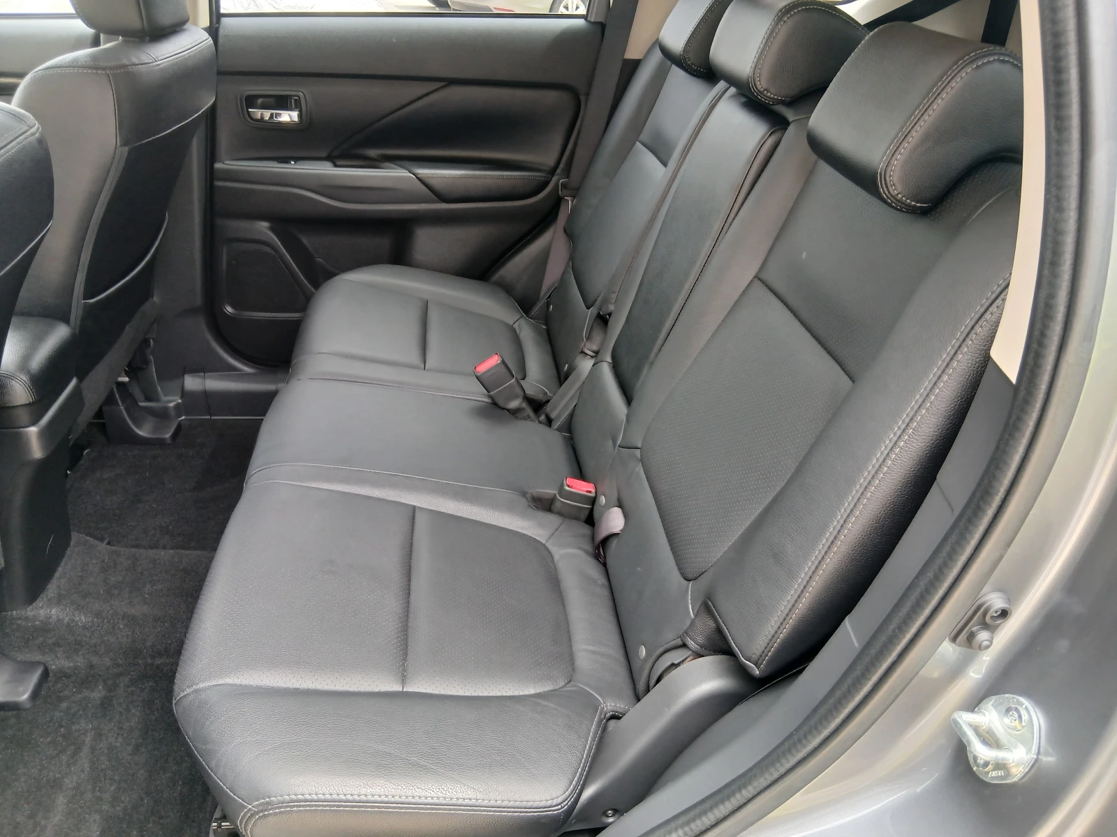 Mitsubishi Outlander 2.2DI-D 4WD AVTOMAT/KAMERA/NAVI EURO 6, снимка 14 - Автомобили и джипове - 54694589